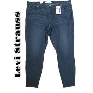Signature Levi Strauss Mid Rise Skinny Jeans NWT!